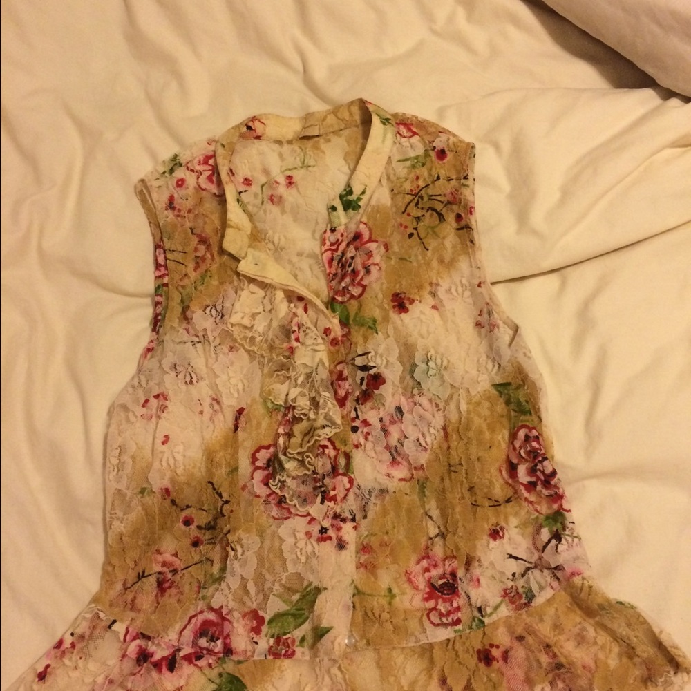 Anthropologie Floral Lace Ruffle Sleeveless Blouse in Cream and Pink